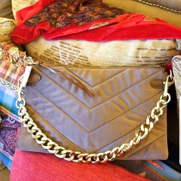 GORGEOUS NWT MOCHA COLORED BAG WITH LEATHER AND GOLD TONE CHAIN!!! - Picture 1 of 8